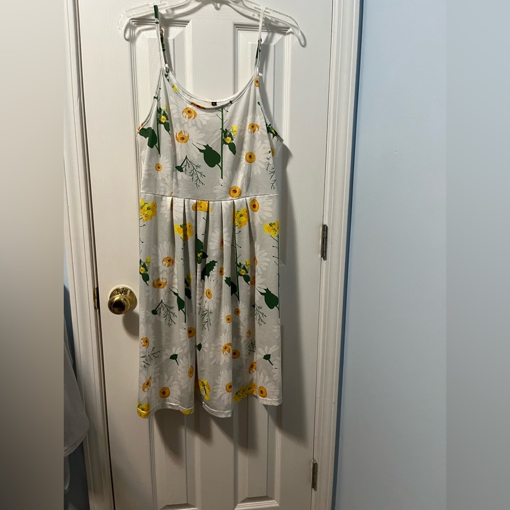 Sun dress, white with daisies. XL but fits like a juniors.